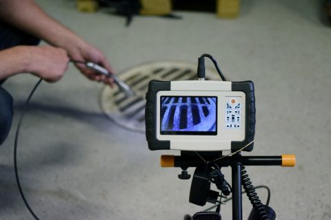 utilisation caméra endoscopique pour canalisation et toiture